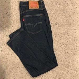 Mens Levi’s dark wash jeans